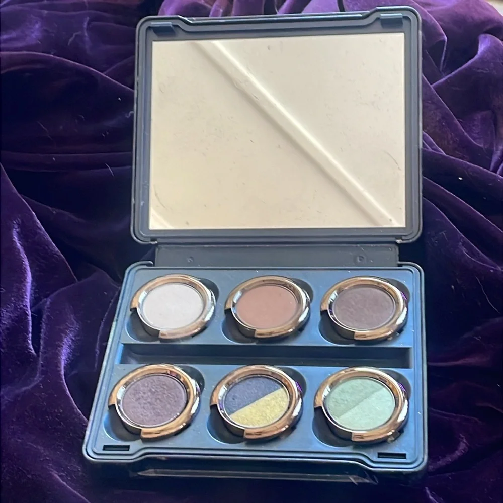 Urban Decay Oz Great and Powerful Palette - Picture 3 of 5